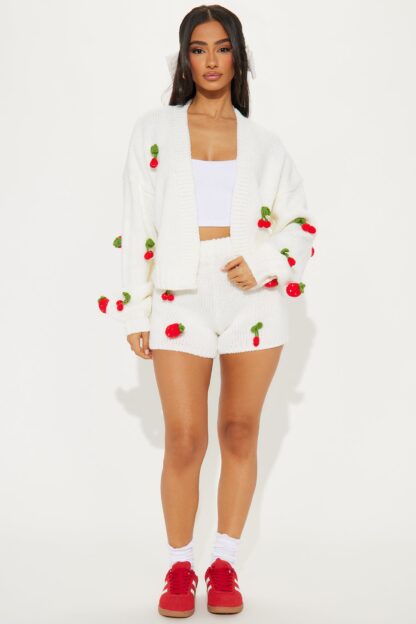 Conjunto Sweater y Shorts con Aplicaciones 3D - Image 2